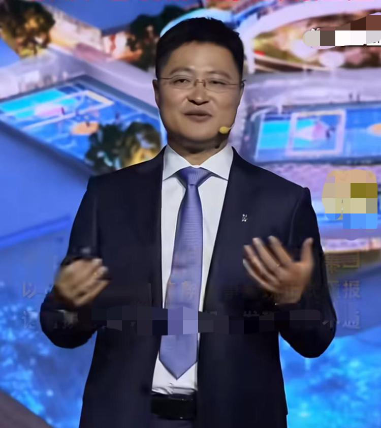 很多人都在扒赵海峰的底子，看完履历，只能感叹造化弄人。他1980年出生于江苏