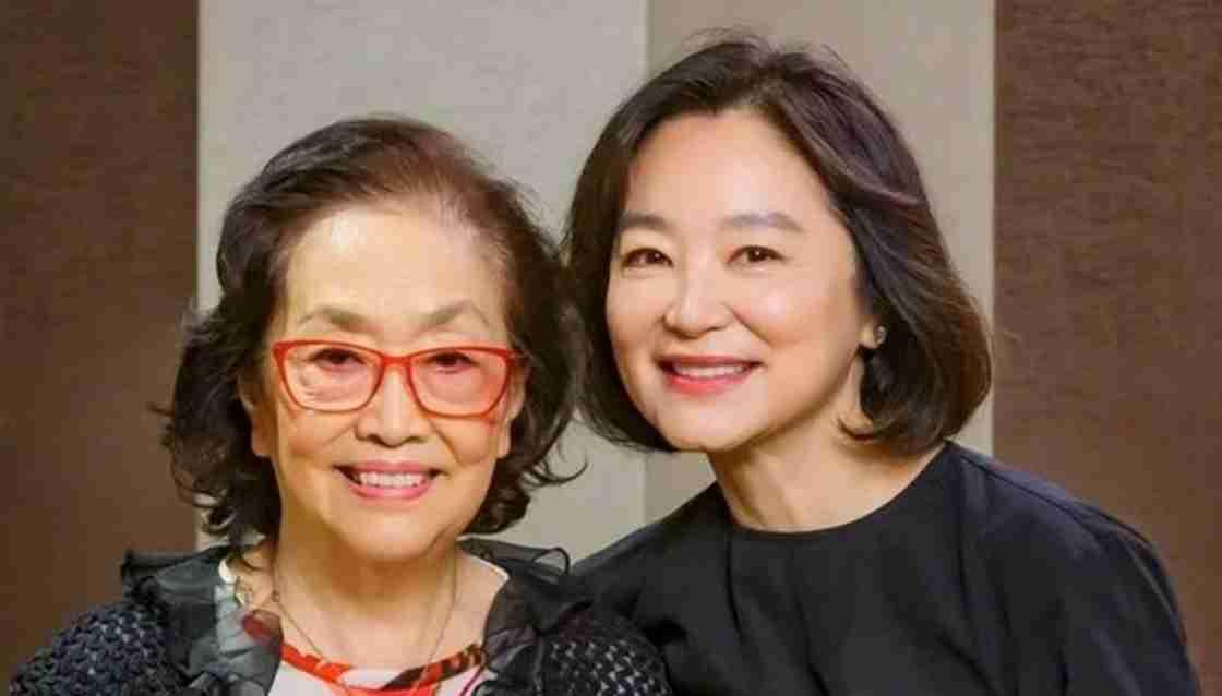 林青霞这张亲吻葛兰脸颊的照片，比任何红毯精修都动人，凭什么？8月3日，93岁