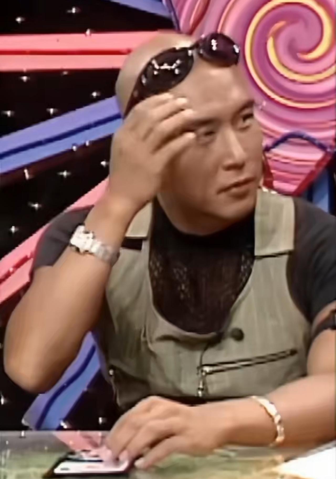 具俊晔这波操作，真把人看恶心了。他跑到韩国综艺上，深情款款地公开了二十多年前和