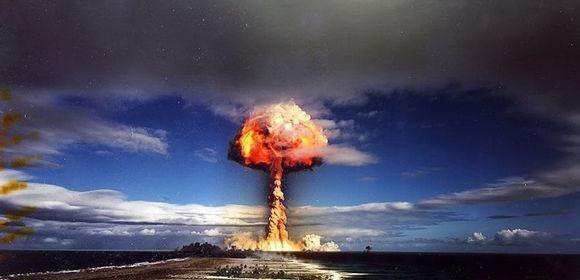 中美“必有一战”？英国专家捅破窗户纸：美国早想“核平”中国，只是怕打不赢。英