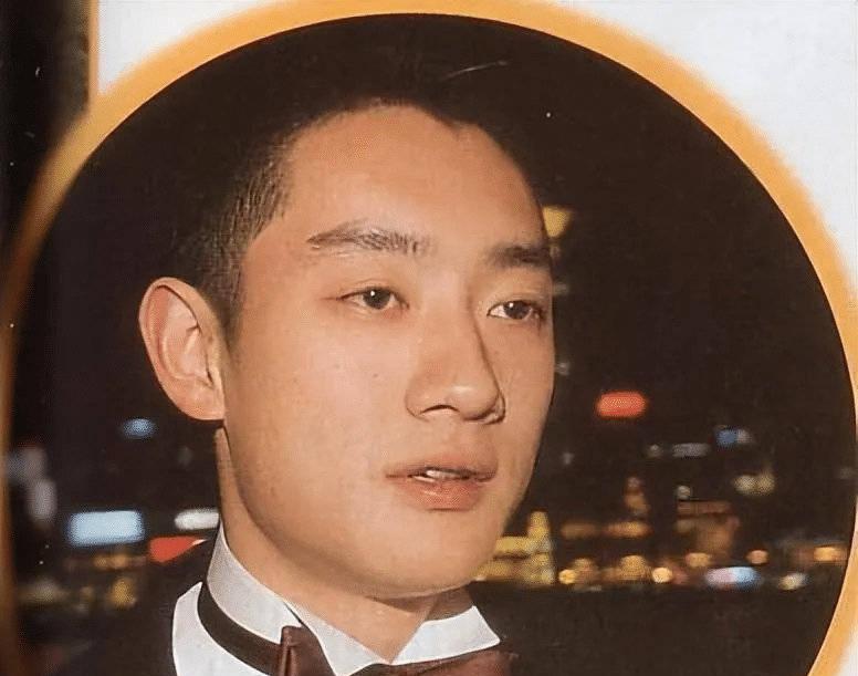 没想到曾经“京城四少”里最帅的汪雨，现在居然成了一个小老头了，满脸皱纹，头发也快