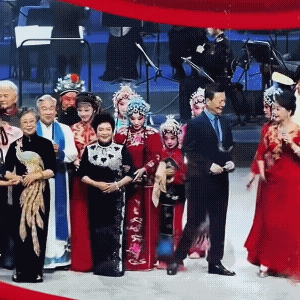 《主角》电视剧一个台已经大结局，一个台现在演到十四五集。十四五集这个地方，胡三