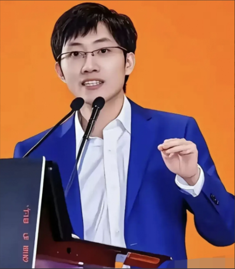 “中美差距究竟有多大？”DeepSeek创始人梁文峰再次语出惊人！他说：“我们经