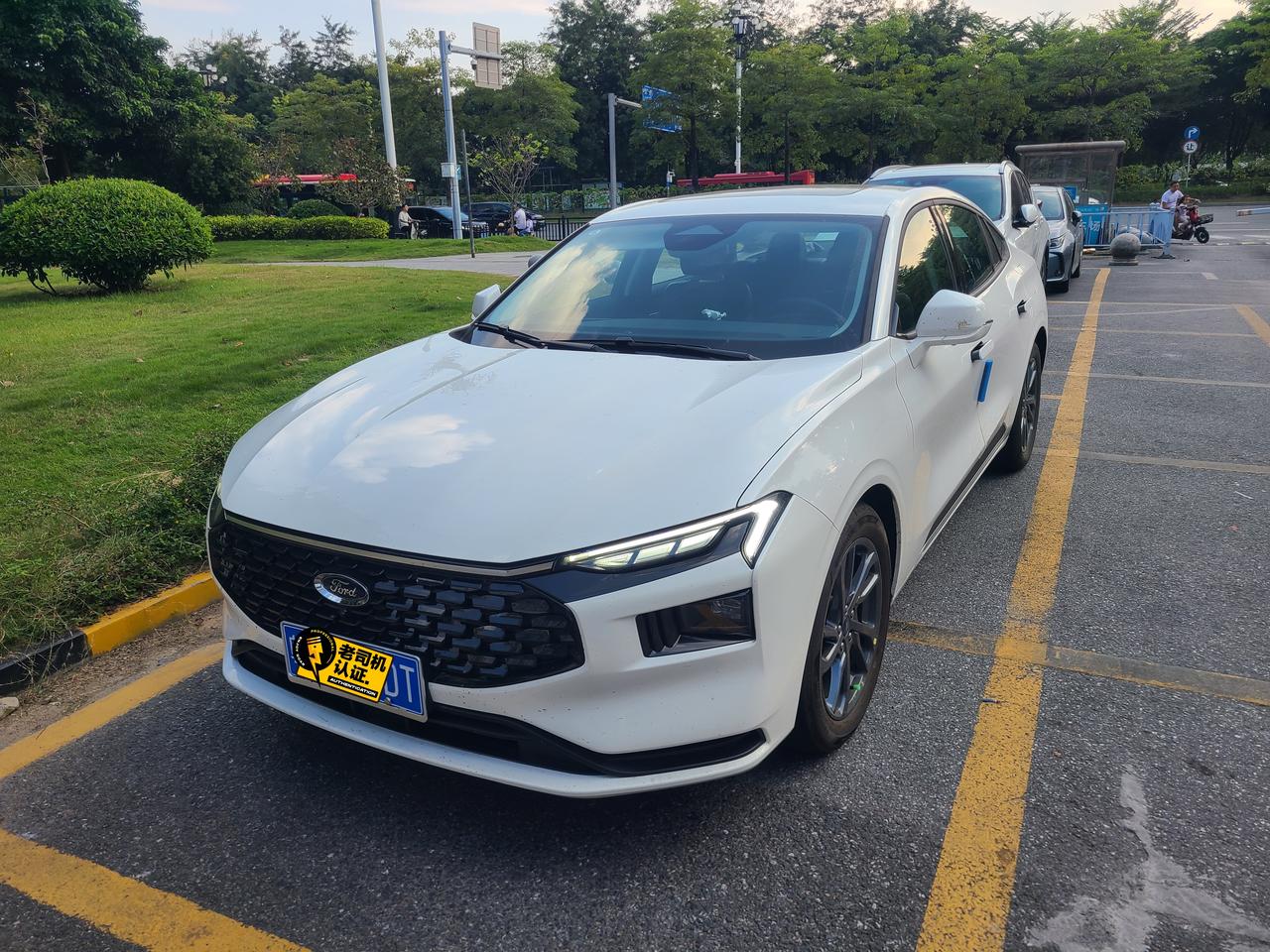25蒙迪欧越看越顺眼1.选车经历:之前有对比大众凌度L、型格两厢版、红旗H