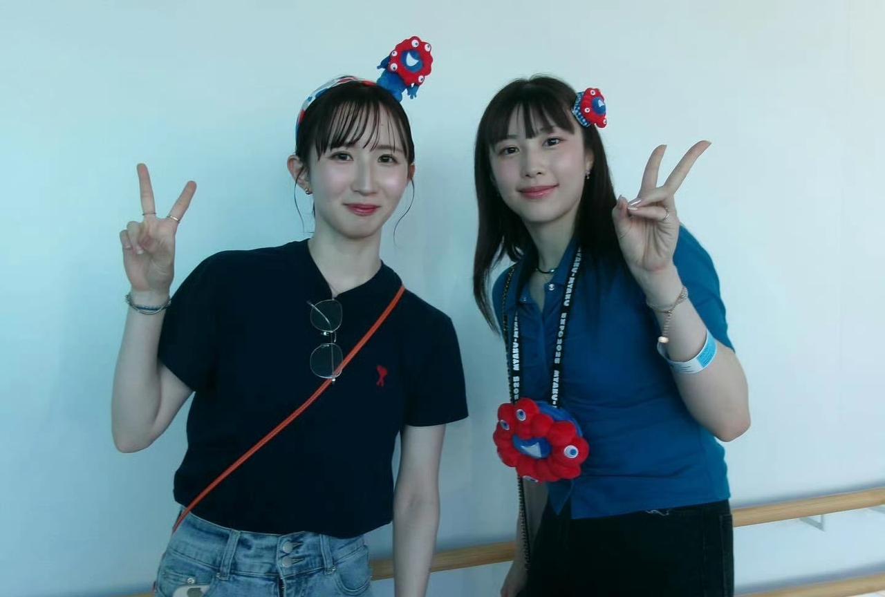 早田希娜这典型的日本罗圈腿，以前没发现但是这次合影穿着牛仔裤弓着腿一看真的很日本
