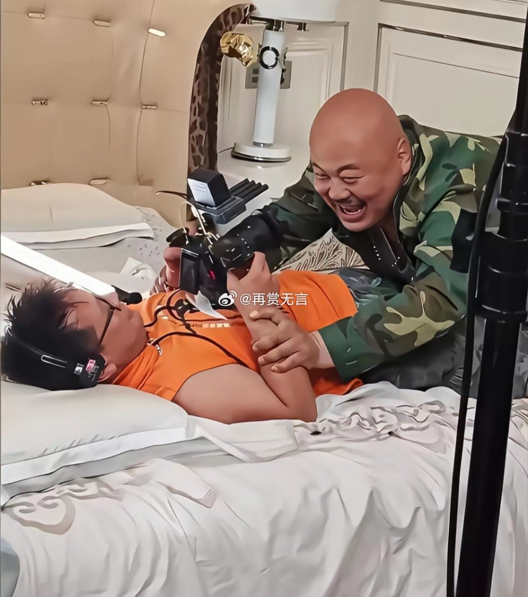 为什么不让女演员抬着摄像机录