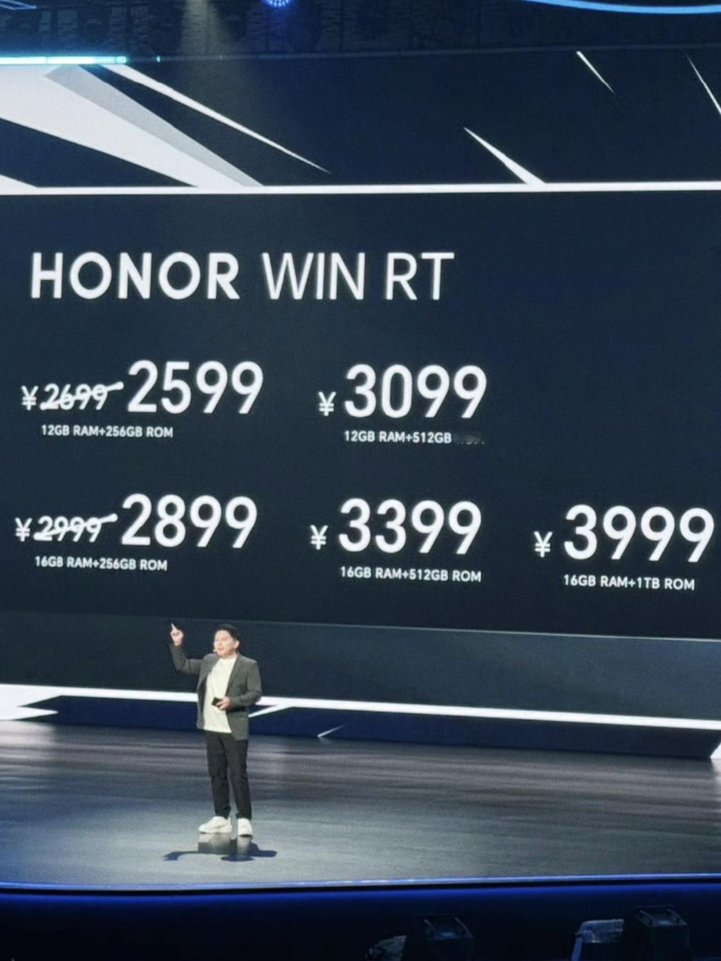 今晚友商都别睡了，荣耀哪是来发布新机，完全是发布绝望的，荣耀Win系才2699起
