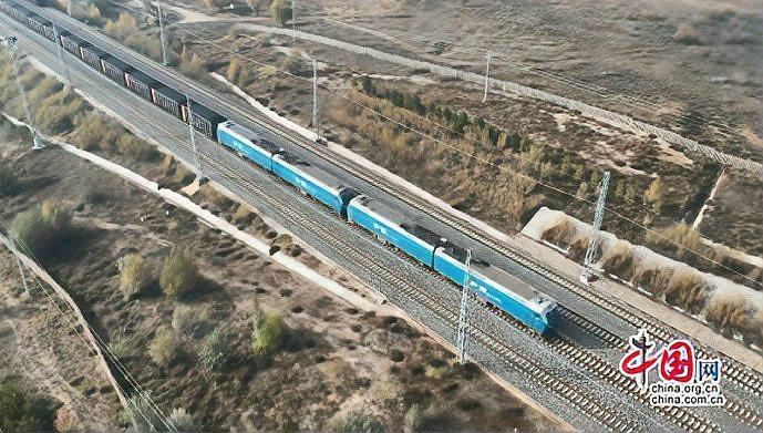 史诗级操作！中国3.5万吨列车“无线连龙”西方抄作业都没门别再觉得只是火