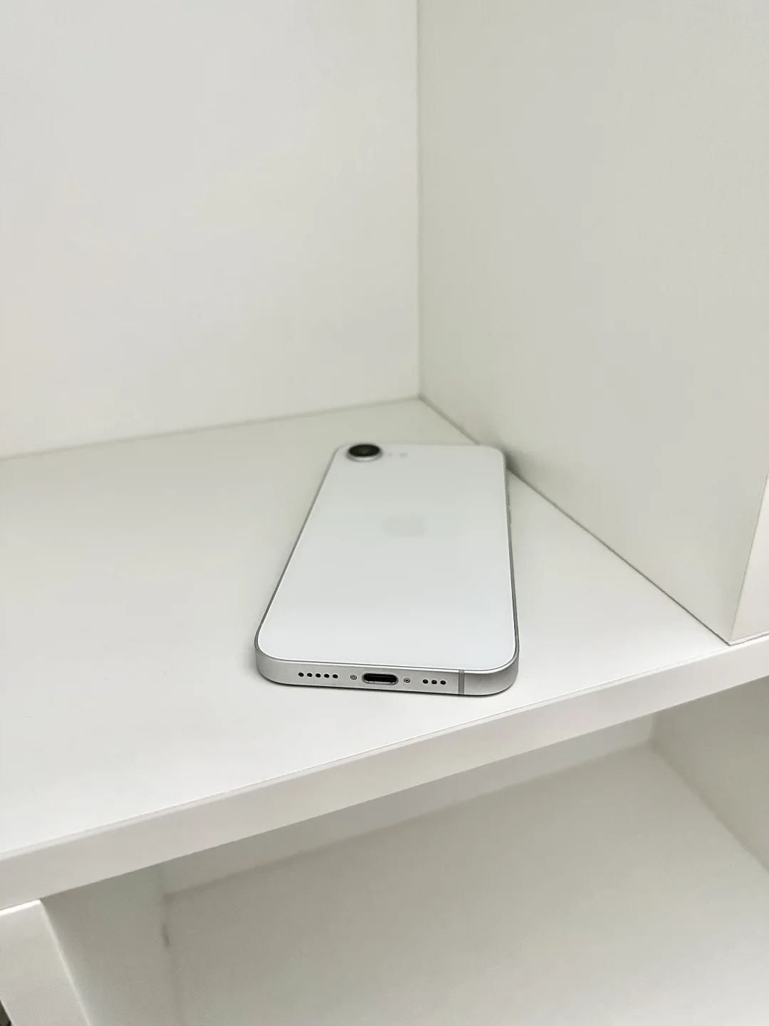 极简｜16e赢麻了，17e依旧刘海