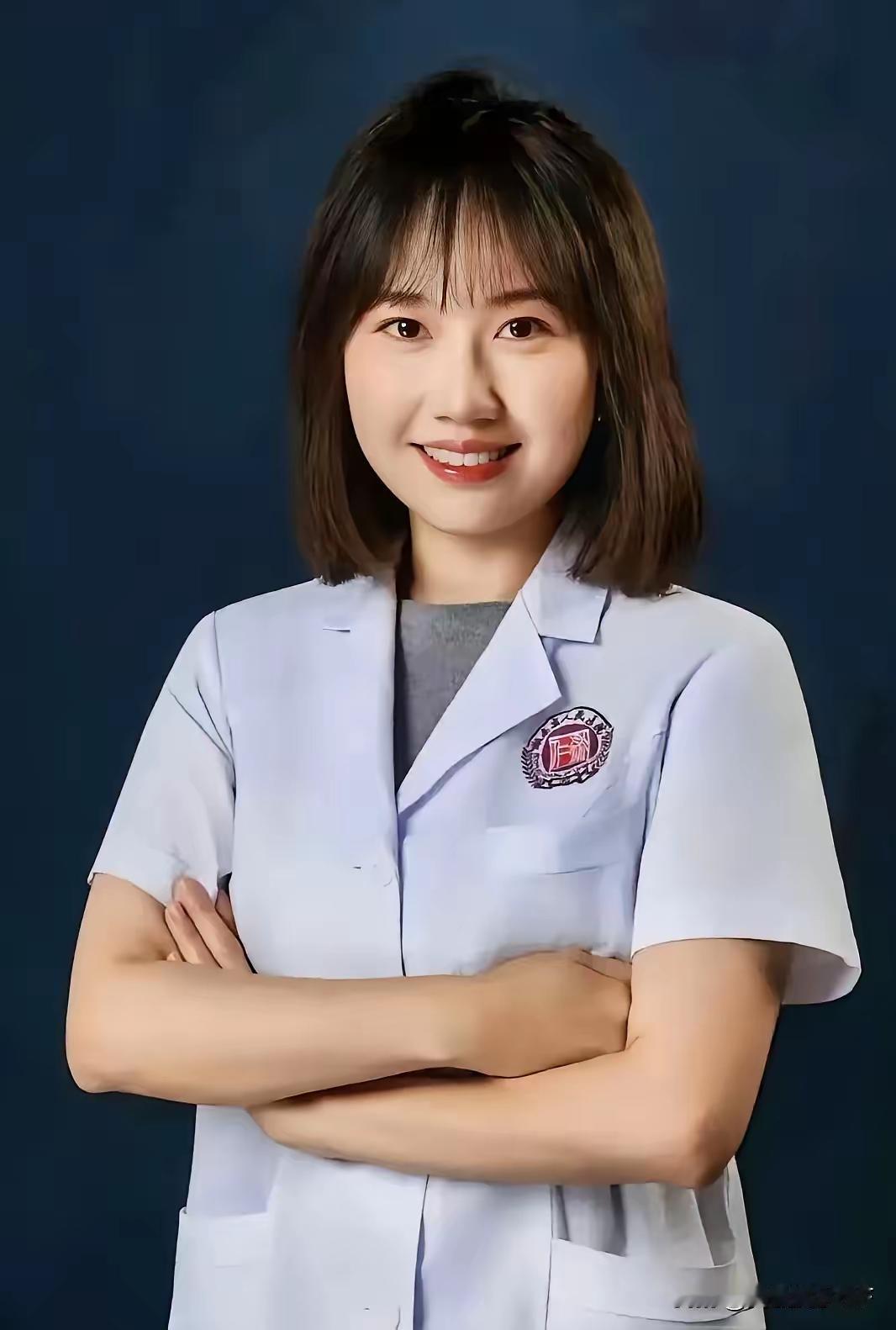 别再说什么“冲动了”，这分明是“算总账”！你以为她老公是情绪失控？不，他可能已经