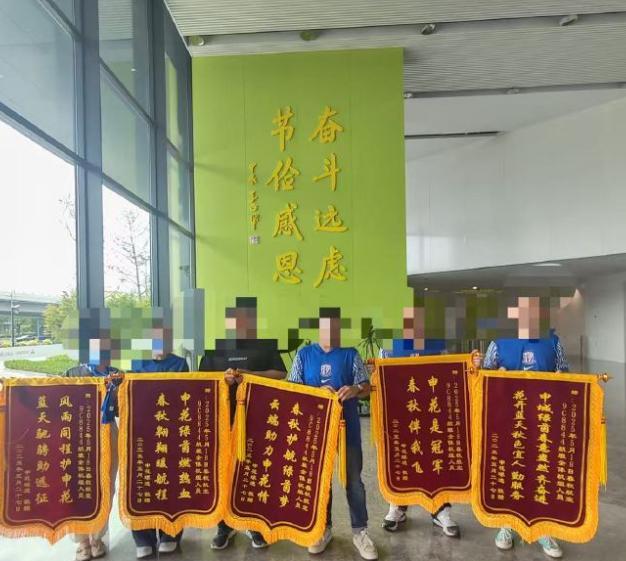 不少上海申花球迷通过这样的方式表达了对春秋航空的支持。这其实也不是什么大事，每个