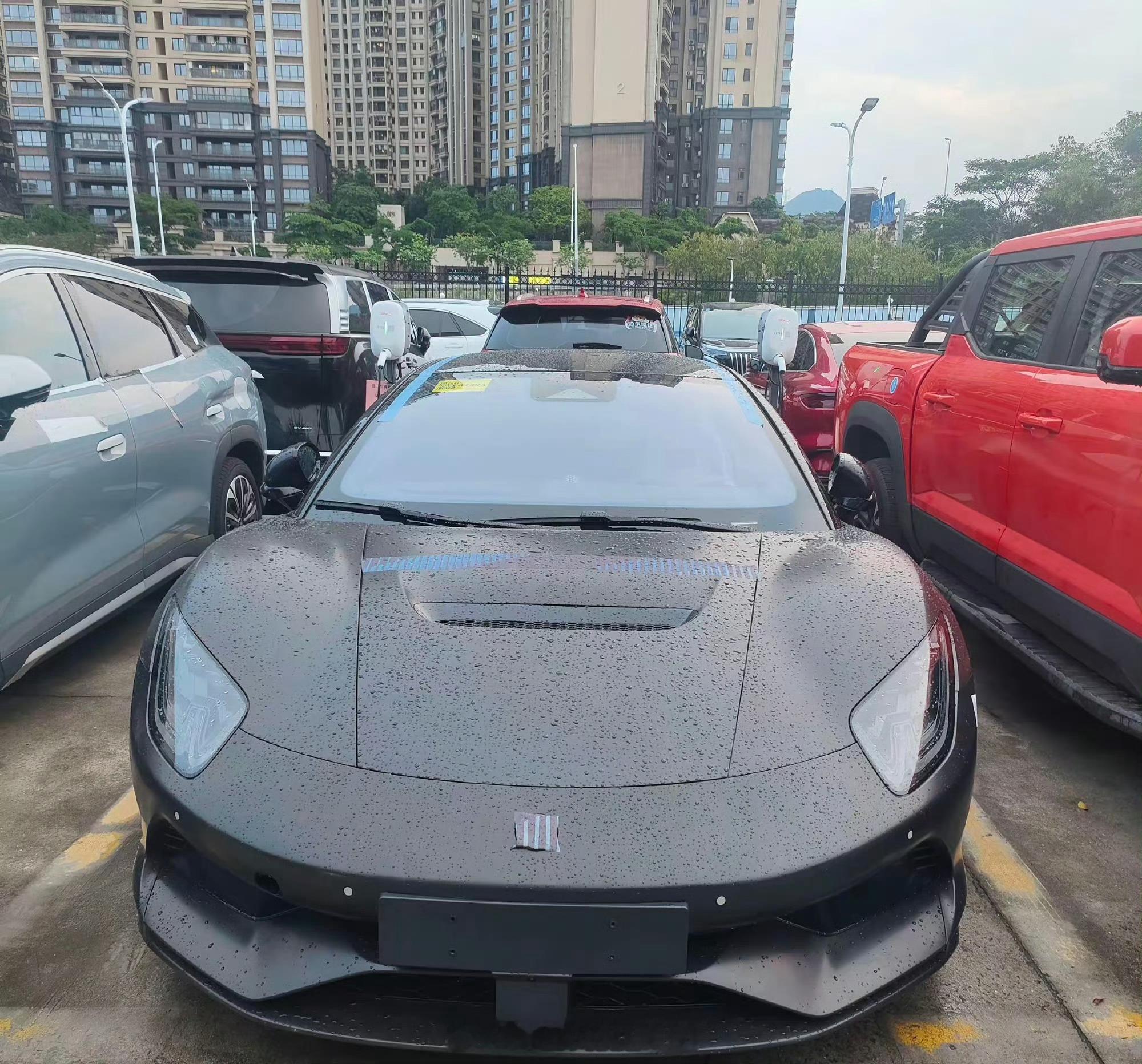 据说是腾势的实车，帅大v聊车