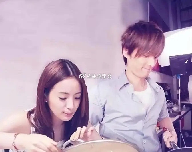 2014年，林依晨给胡歌电话：“你能来参加我的婚礼么？”胡歌一楞，然后恢复自然：