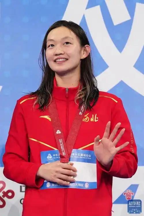 李冰洁的横空出世，让一件事变得很尴尬：中国女子游泳，靠的从来不是偶然冒出来的天才