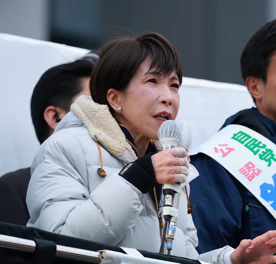 高市早苗2月7日发表了最后一次竞选演讲，她的口号变了。从前两天的“不敢挑战的