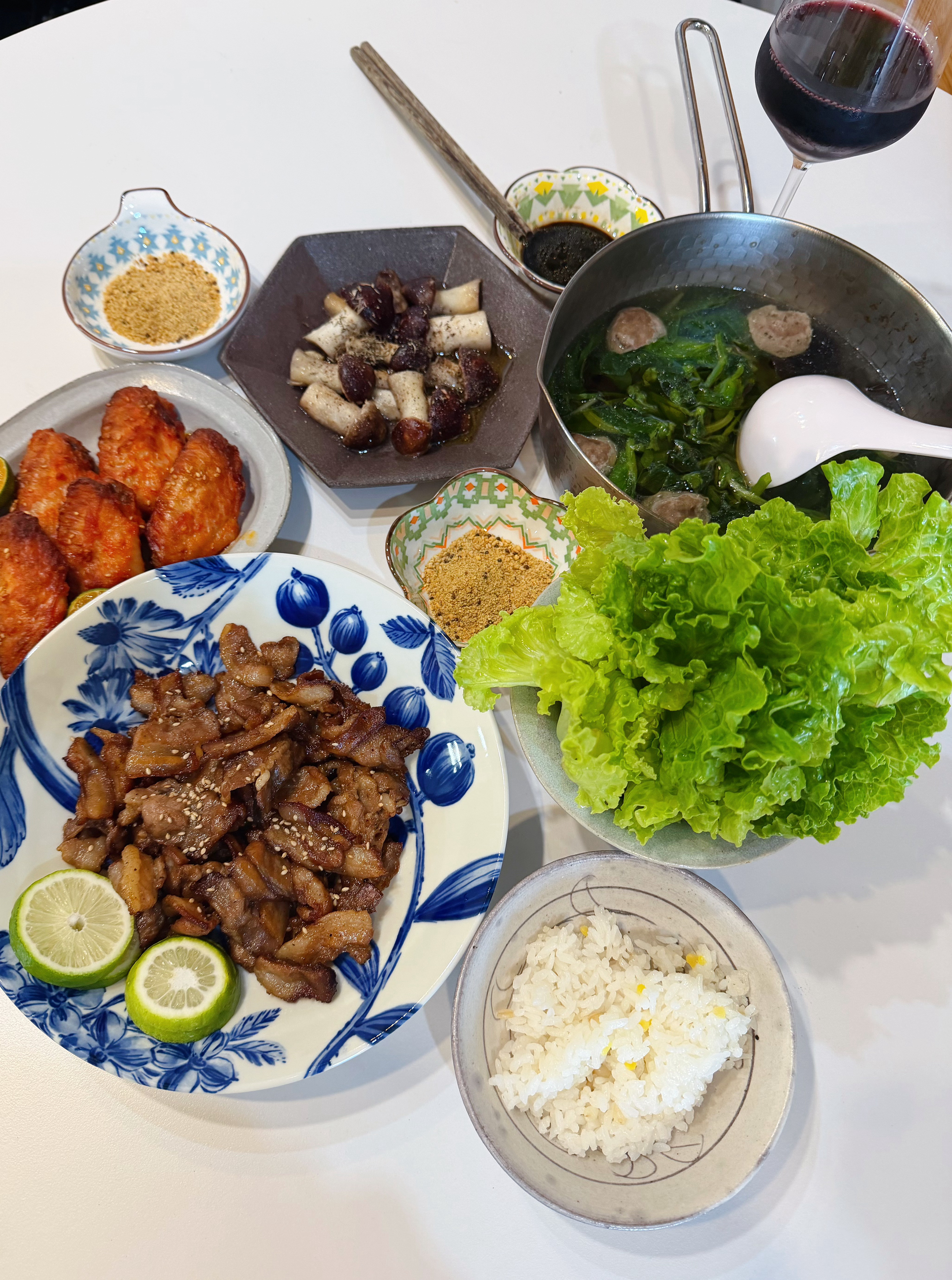 今天中午吃烤肉。