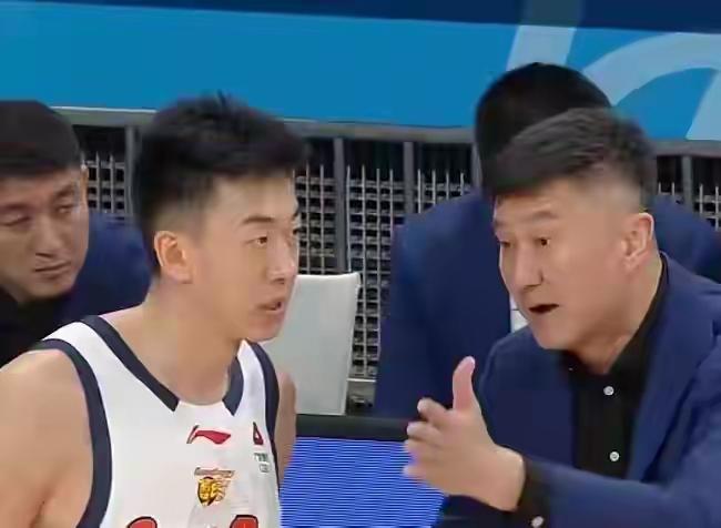 广东男篮输给宁波男篮的比赛，王少杰15分钟5犯，陈嘉政14分钟5犯，焦泊乔8分钟