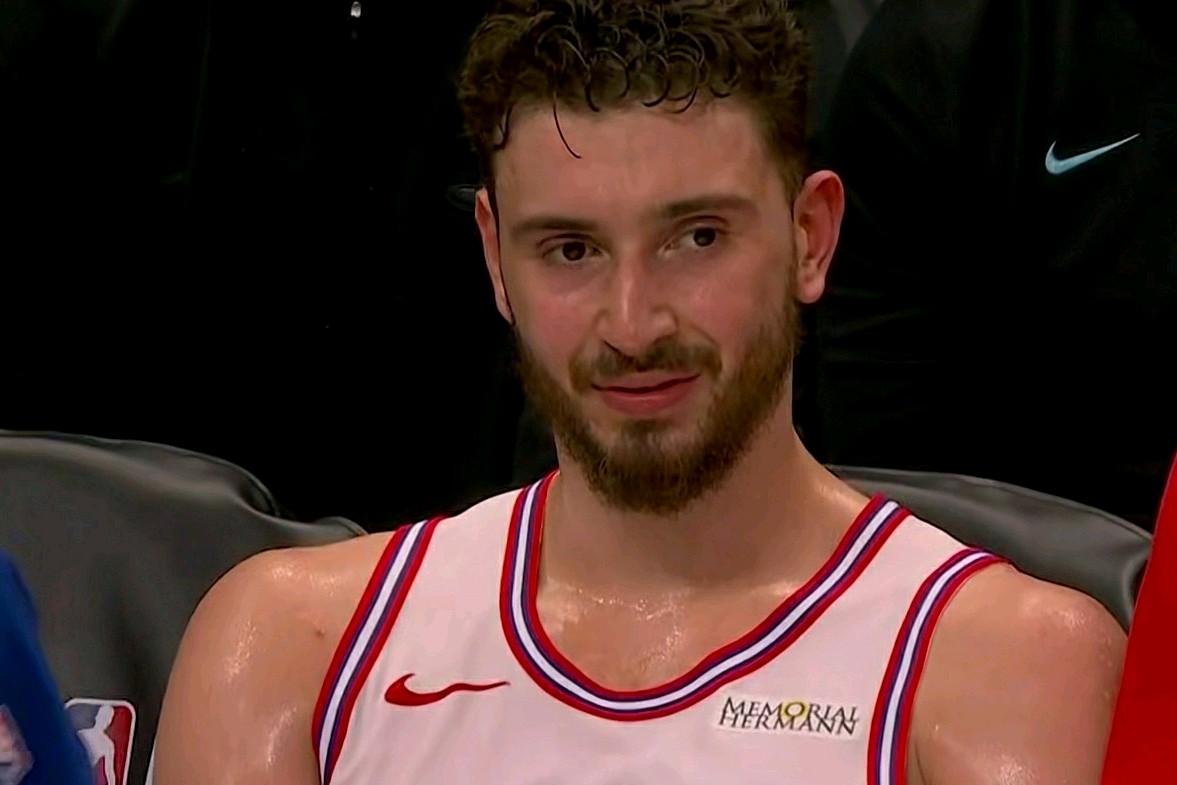 篮球不说谎：火箭末节崩盘客场输热火，一数据表明俩人真的不兼容？火箭首发五虎数