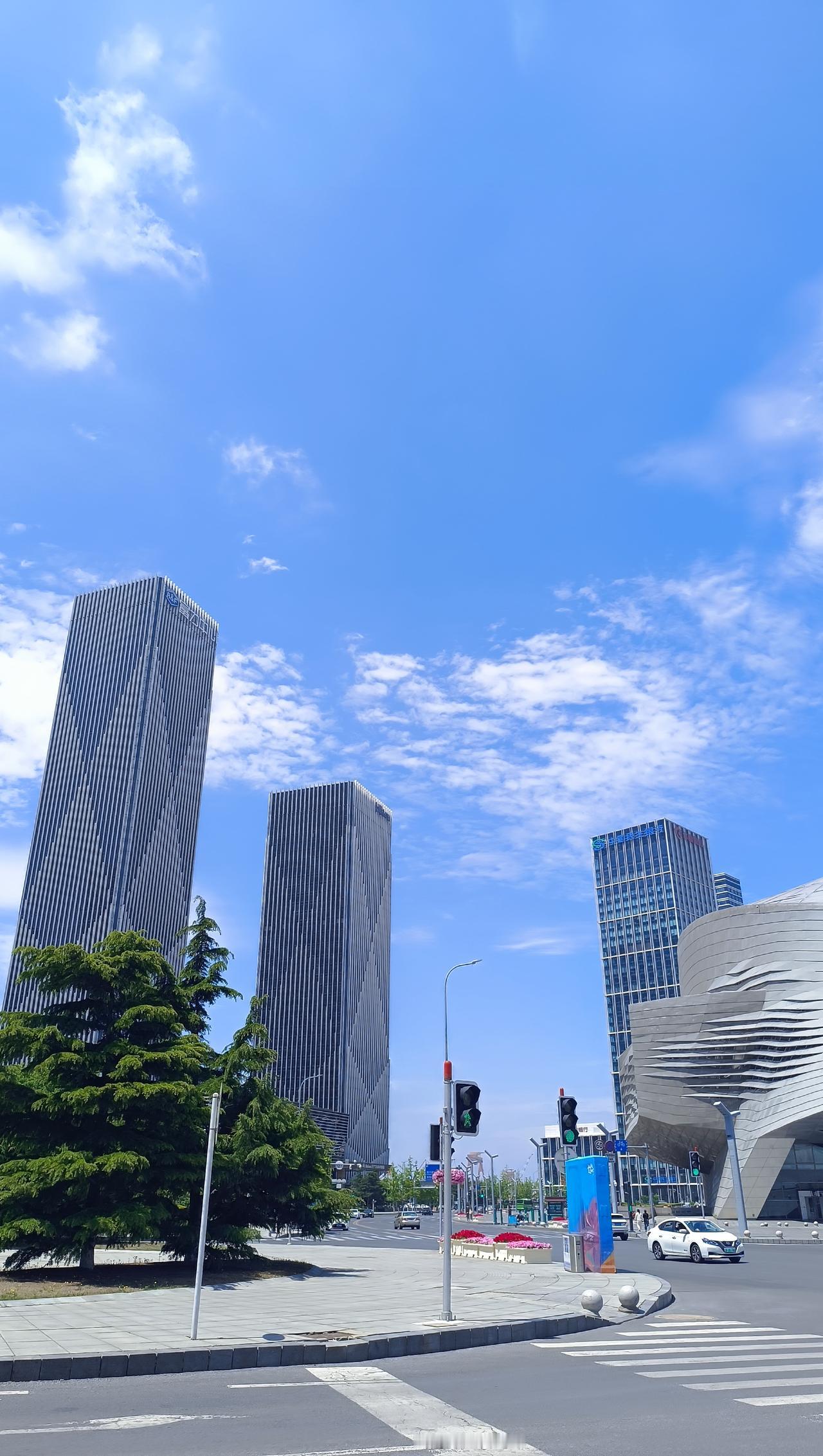 拍不够的美景[墨镜]偌大的东港商圈(我也不知道该怎么称之)，游客们必打卡的港