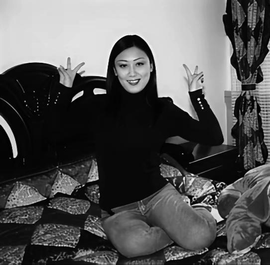 2000年，21岁交警尚尔琦约22岁连丽丽，把安定搅进果汁，她喝后出事死亡。