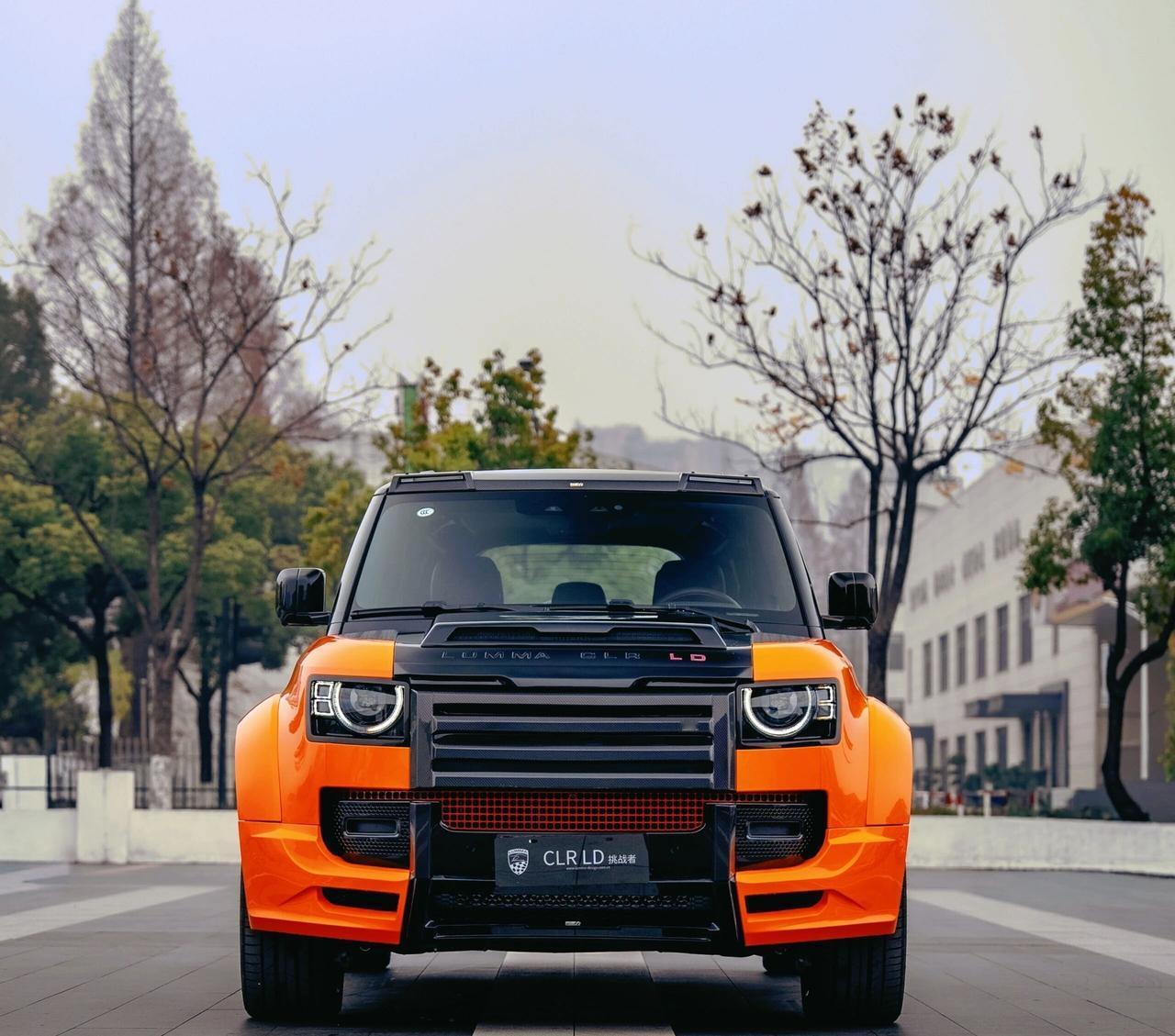 硬派SUV的颜值天花板是谁？宽体路虎卫士一出场，其他都成背景板？当路虎卫士成为随