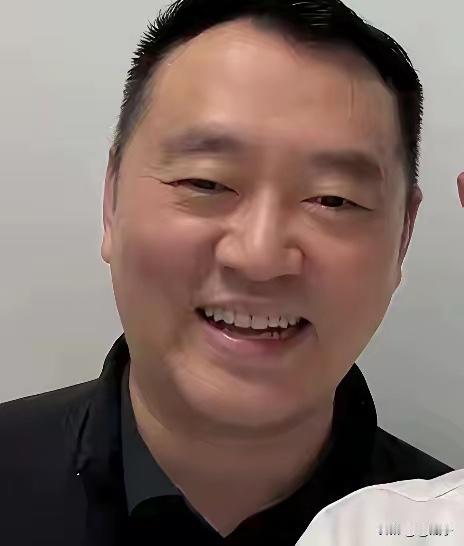 你敢相信吗左边照片和右边照片是同一人是前国家乒乓拿金牌无数的孔令辉岁月是把