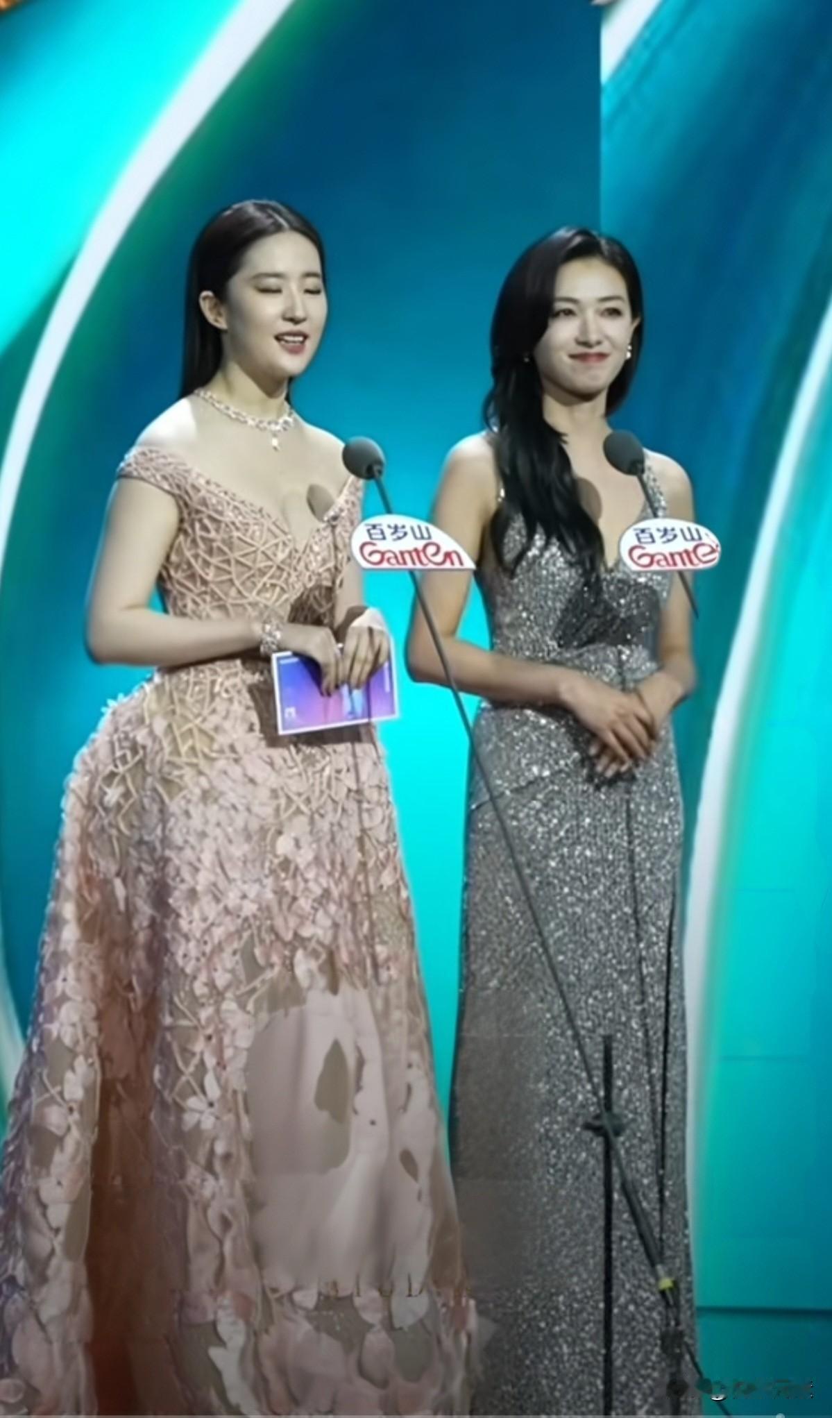 据说娱乐圈女星排名是“有菲选菲，无菲选圆…”。可见刘亦菲的美无人能及。然而万