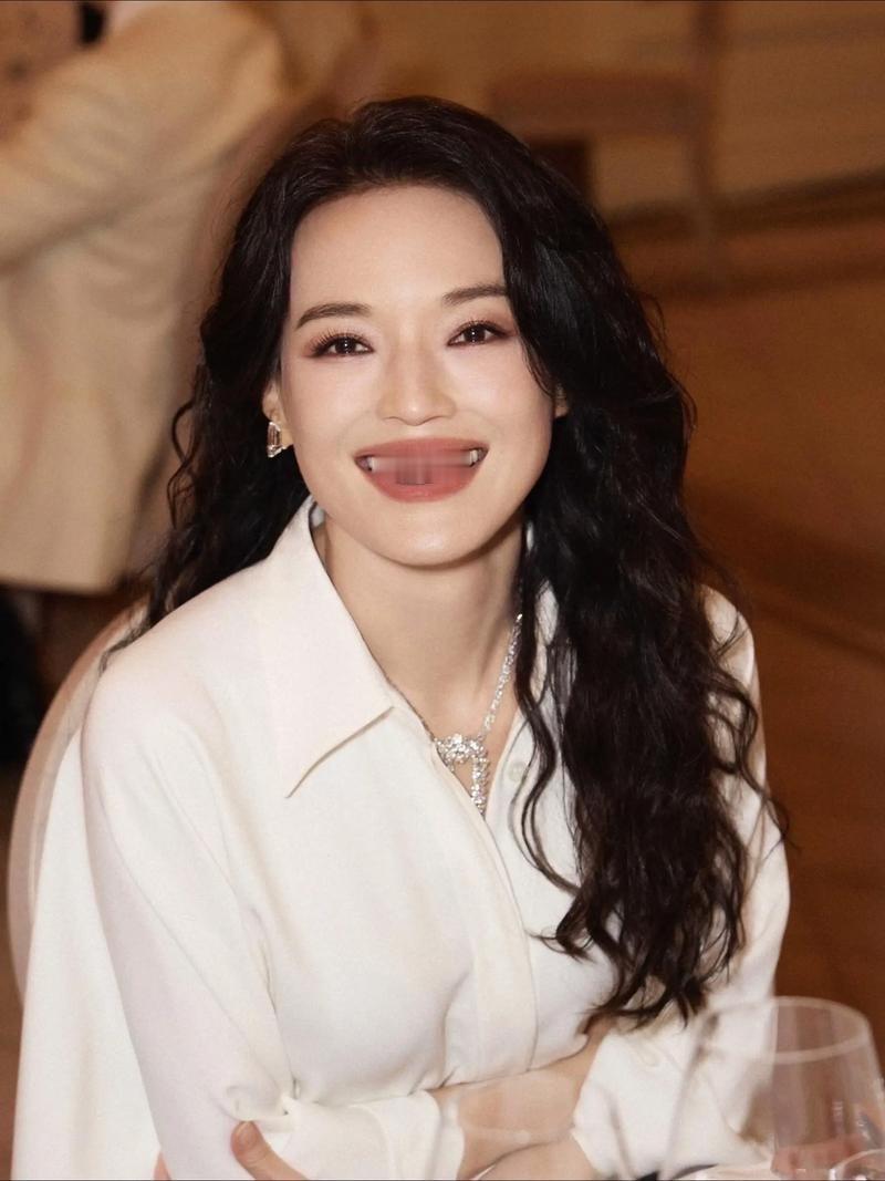 舒淇自爆想生孩子未能如愿，冯德伦回应舒淇曾备孕1年失败，冯德伦称接受领养小孩，冯