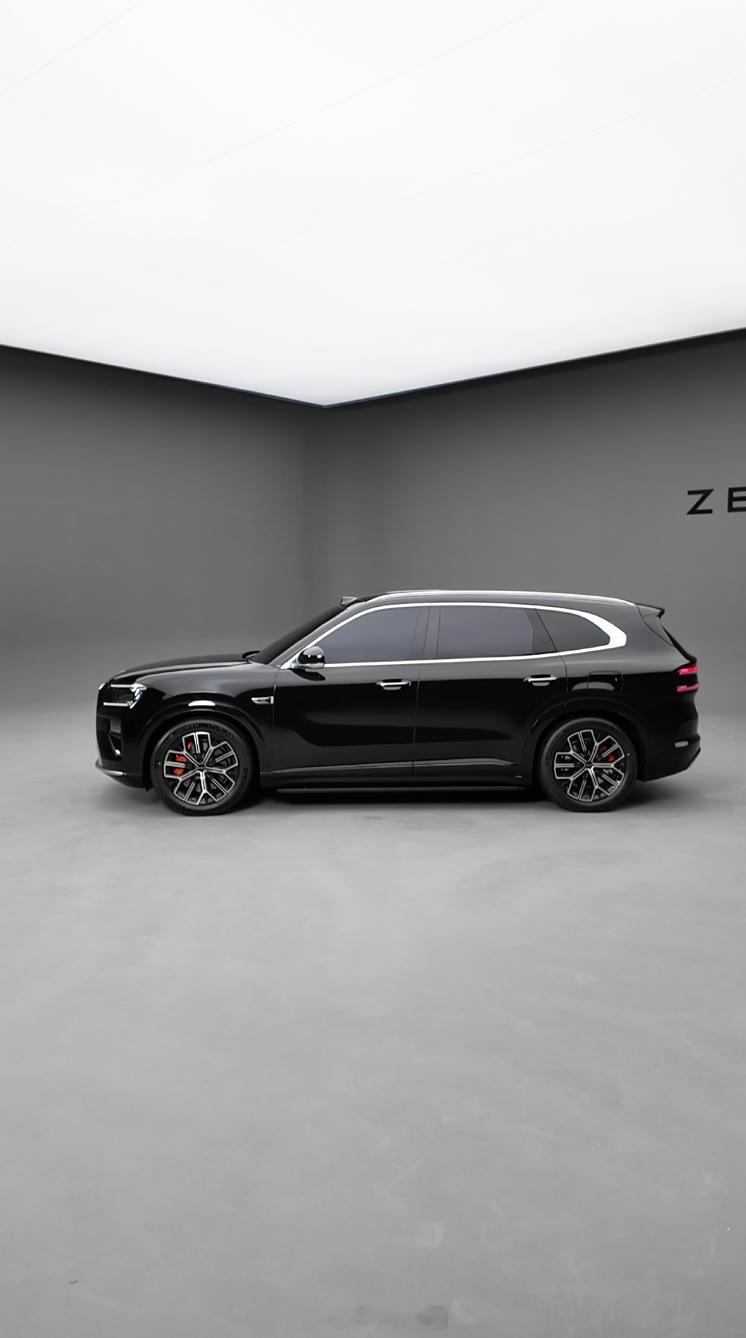 大五座SUV非常卷，极氪8X有什么不一样？在我看来这台车走的是“尊+运动”的路线