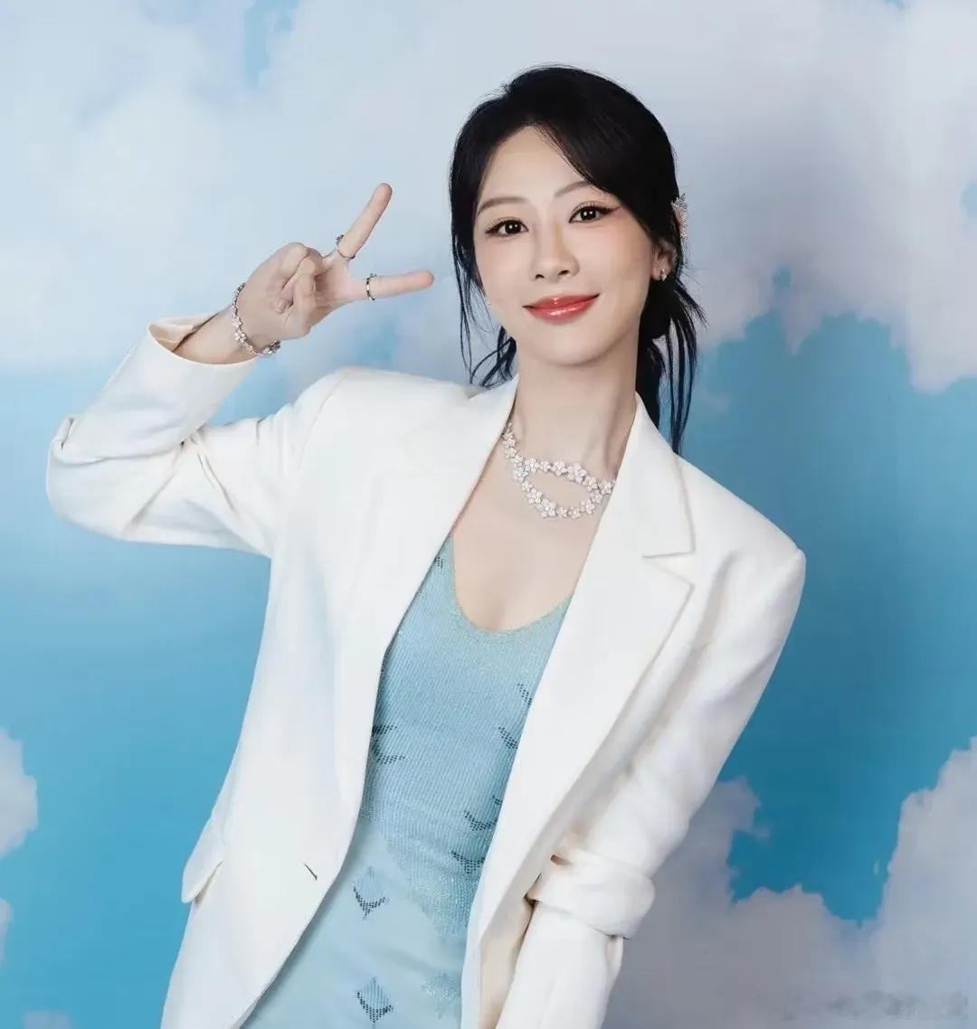 杨紫估计已经意识到了！虽然她的演技已经很好了，但是自己还有一个很明显的致命点那就