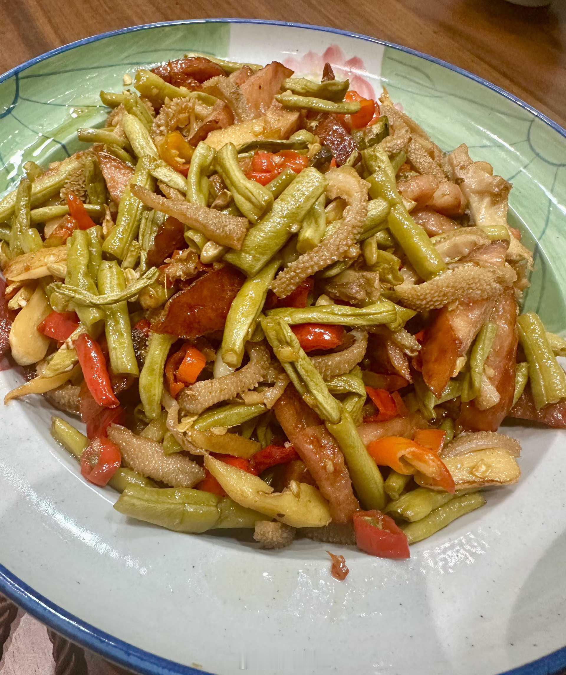 【国庆居家两日饮食】家常便饭吃不腻，也最养人。00后对东北的红肠情有独钟，切丝炒