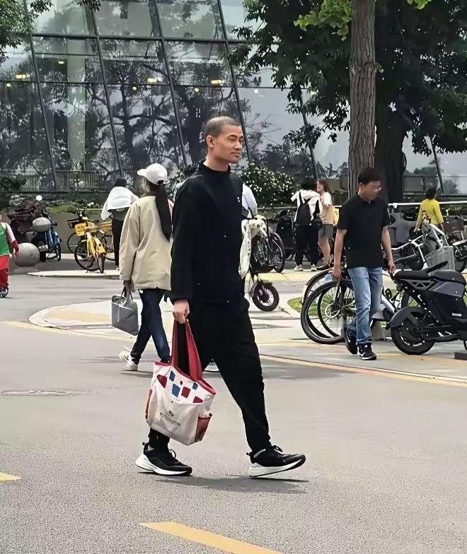 韦神近况，干练多了！