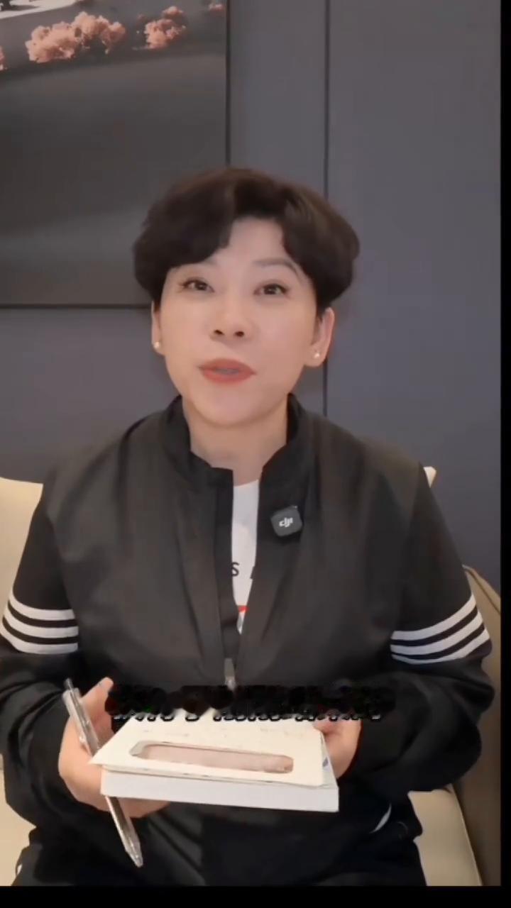 祝贺蒯曼和覃予萱获得刚刚结束的全国锦标赛的女子双打冠军。可以说这场比赛大家意料之