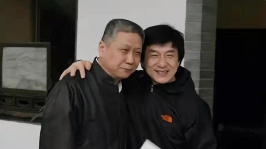 有一回，主持人问马未都：“要是成龙把价值好几亿的收藏品送给您，您会收下吗？”