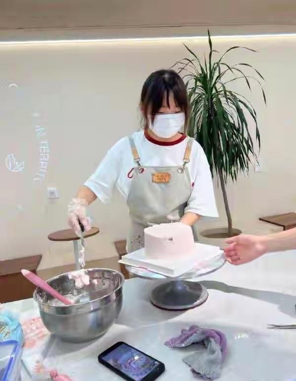 2022年8月17日傍晚，刚刚参加高考完没多久的江苏无锡18岁女孩陆希雅想去市里
