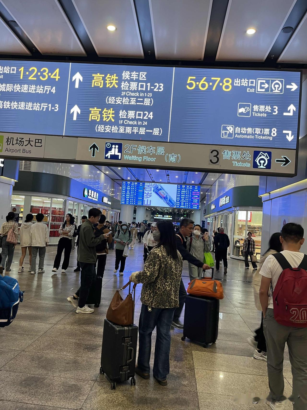 五一来北京旅游的大军们都到达了吗？不用想，明天开始北京的各大景点人山人海，我