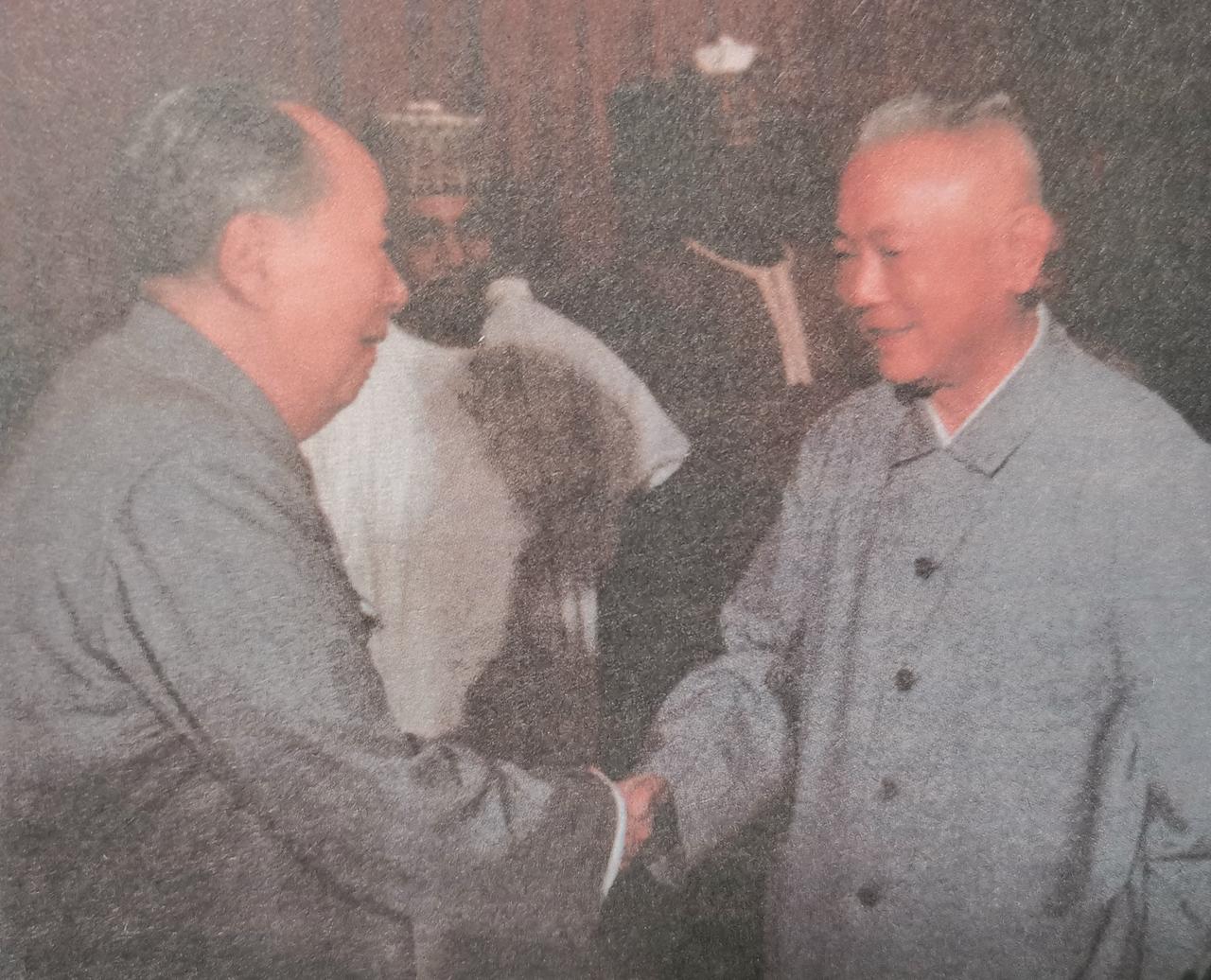 1986年，国家主席李先念访问朝鲜，见到了金日成首相，聊起了一段往事。李先念对金