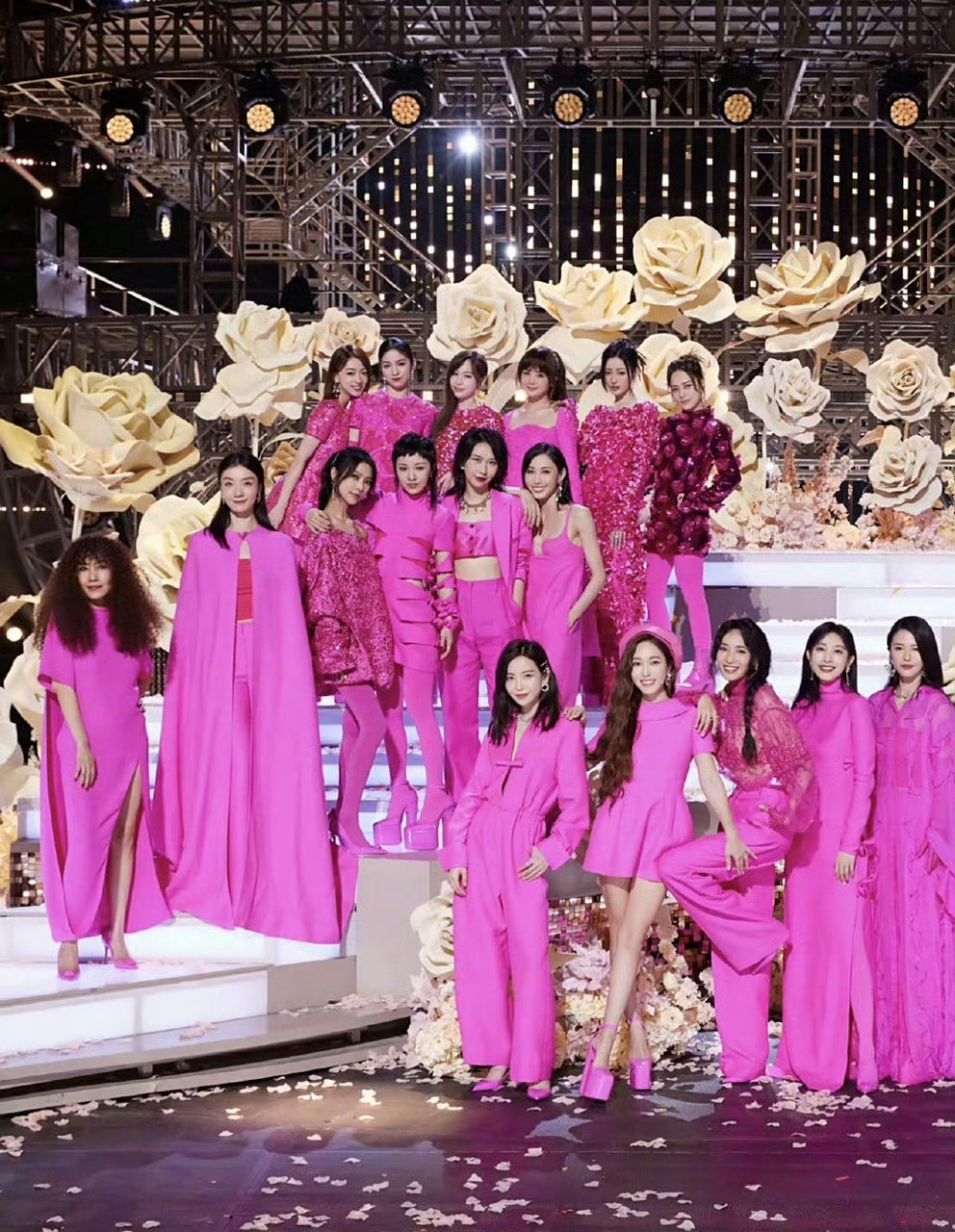 刘冲要的就是这种感觉吗？VOGUE群封浪姐成团夜vogue二十周年女演员群像封
