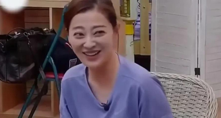 演员陈明昊说：“我刚进学校的时候，第一个喜欢的是我们班张彤，张彤身材好，性格也好
