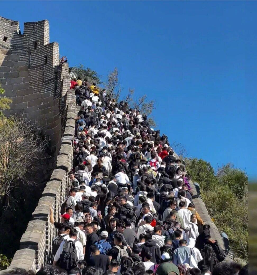 10月3号北京八达岭长城！！人山人海节假日出去玩吧人太多不出去玩吧感觉太