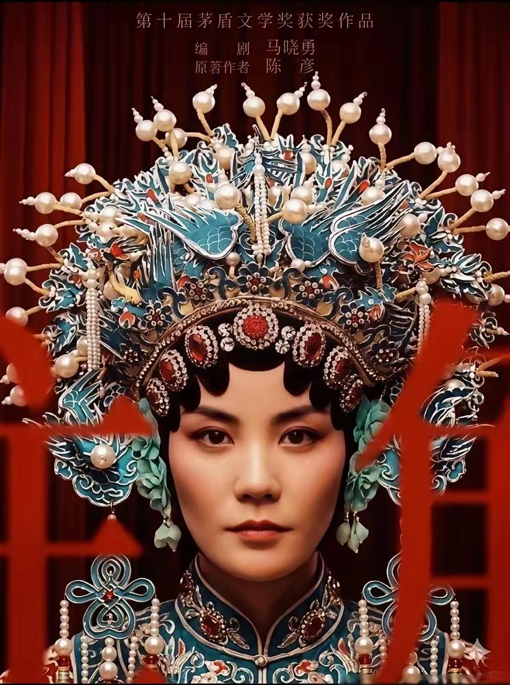 别再吹王菲空灵了，她一张嘴，半个陕西的专家都坐不住了。​新歌《主角》，她直接用