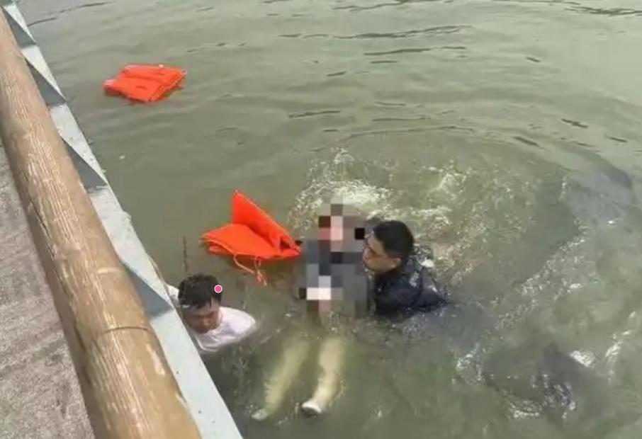 广西忻城，一女子婚内红杏出墙，多次和婚外男子过夜，之后又一起租房同居。男子花言巧
