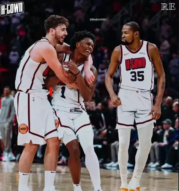 随着火箭抢下湖人的芬尼-史密斯，死亡5锋线在NBA排第1不为过吧？据Sha