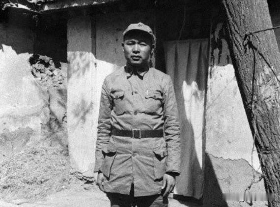 徐海东将军不仅仅只是关键时刻交给中央军委的5000大洋，而更大的功绩在最为关键的