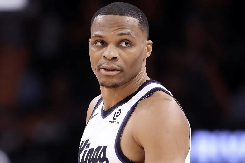 威少：我油箱里没油了？国王打开拓者，威少半场打了15分钟，7中5，13分1板2