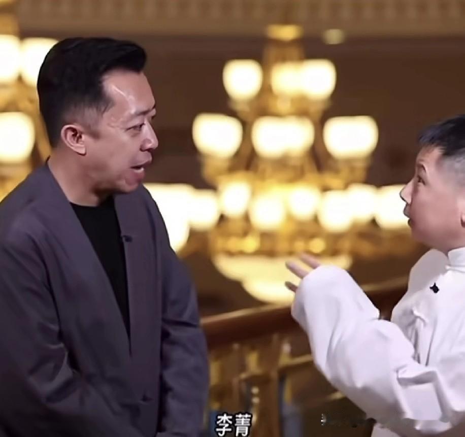 郭德纲原大弟子何云伟聊起师叔李菁，话里有话：“你发现没有，何云伟太傲慢了，居然管