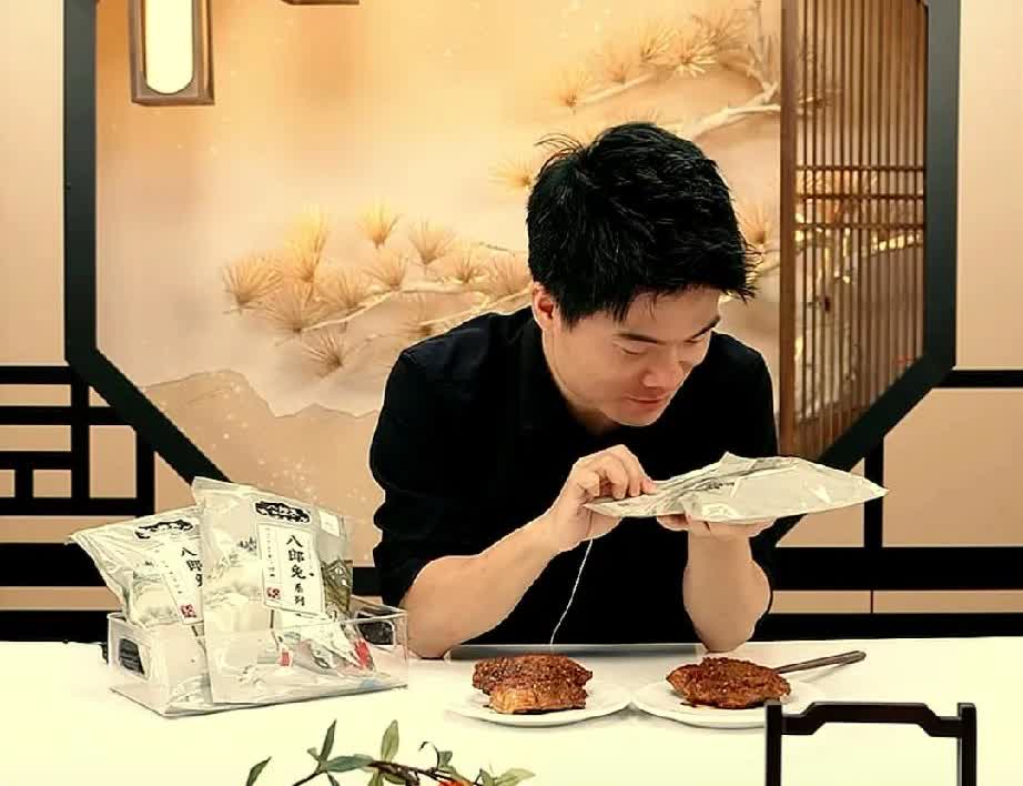 马骞护着他哥这一块儿是真的没话说！宇辉说有朋友说他的脸有点方方的。骞儿听