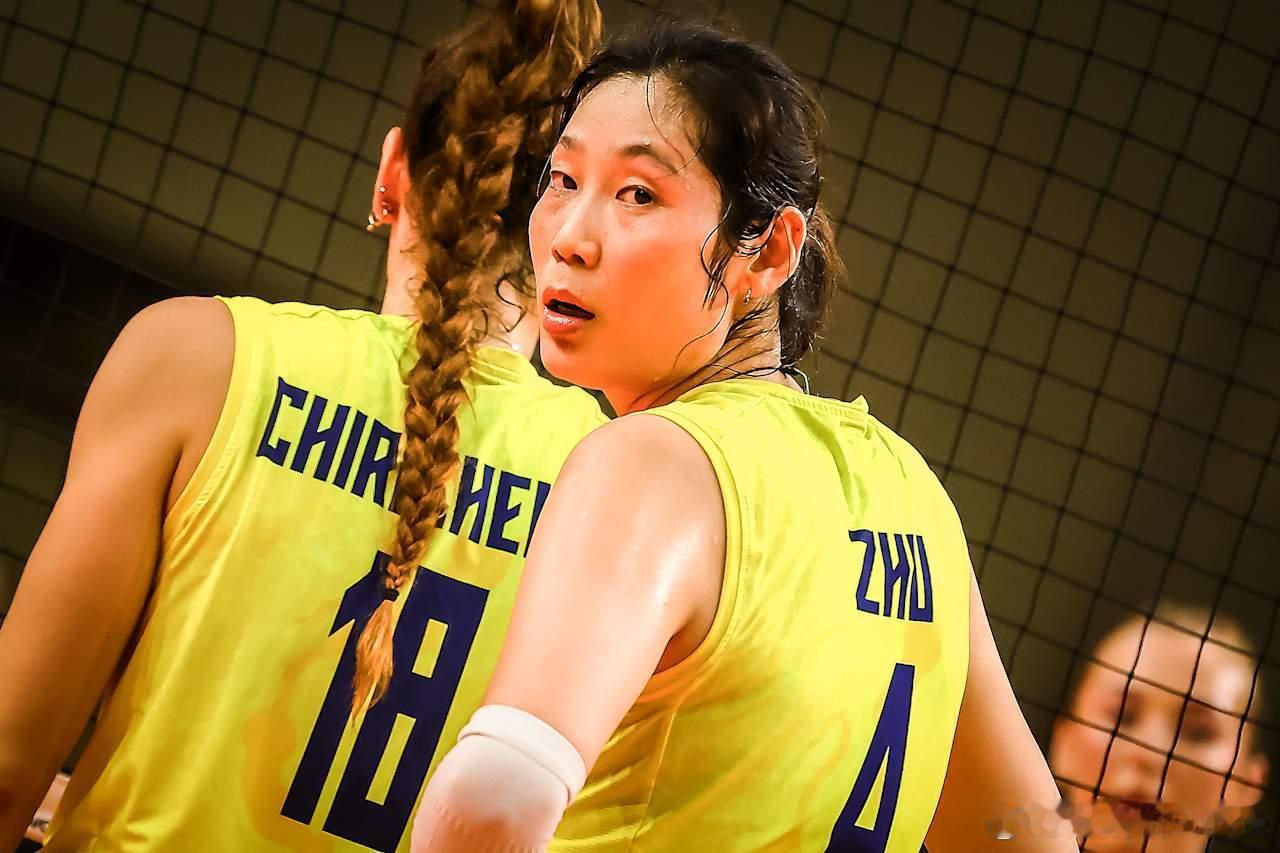 朱婷留洋第七季朱婷世俱杯首场13分把姐给热的，蒸了桑拿一样。