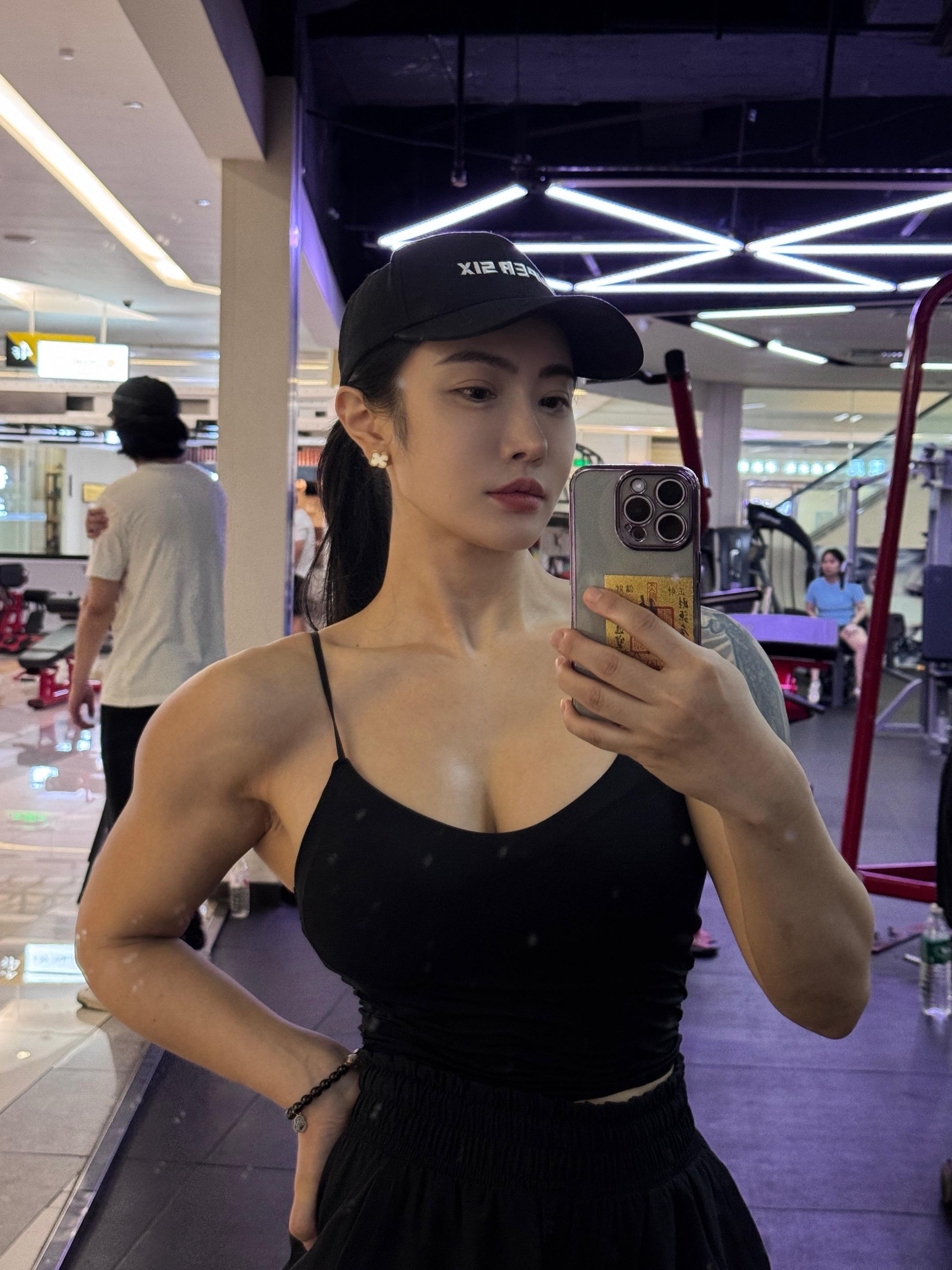 自律从运动开始 天蝎女 身材管理 眼镜 御姐