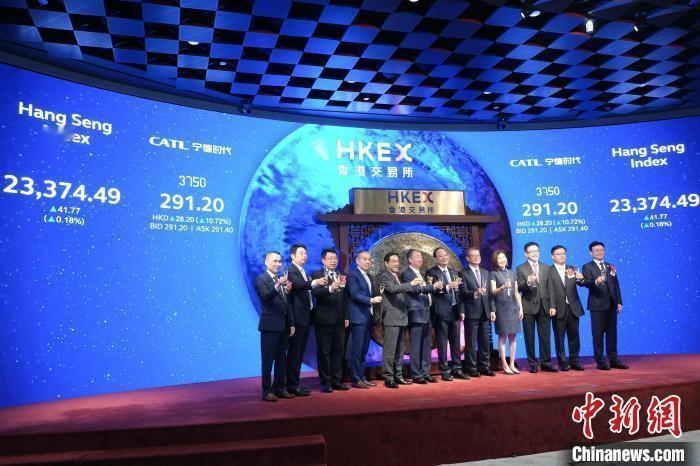 轮到美国难受了，美国财长贝森特放话要把中企从美国股市摘牌，结果宁德时代一个举动就